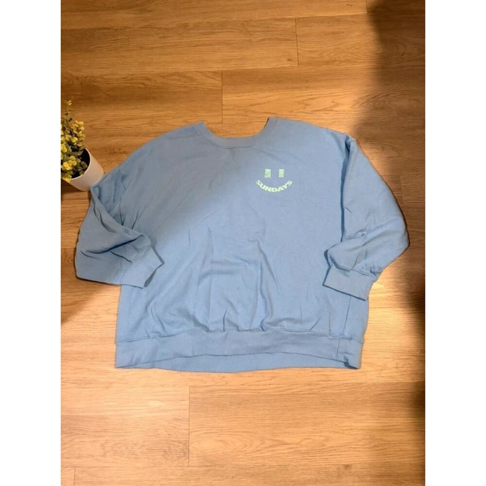 Women’s pullover sweatshirt